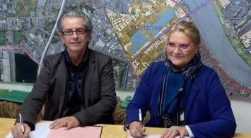 Jean Jacques Puyobrau et Nathalie Laporte signant la convention